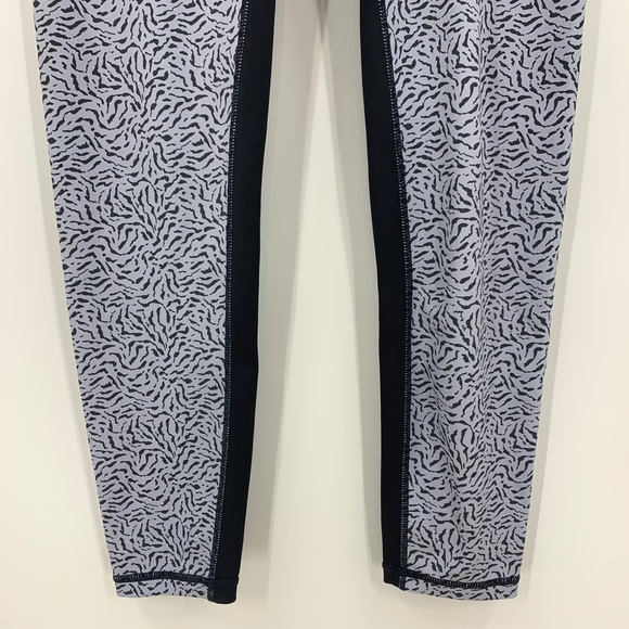 All Fenix Powder Blue Cheetah 7/8 Leggings Sz M - Picture 4 of 13